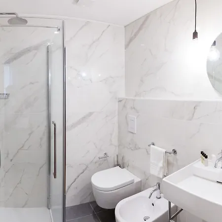 411 - & Konukevi Trieste