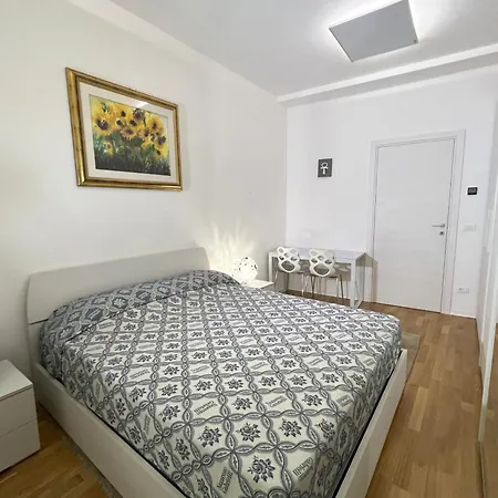 411 E 411 Ii - & 4*